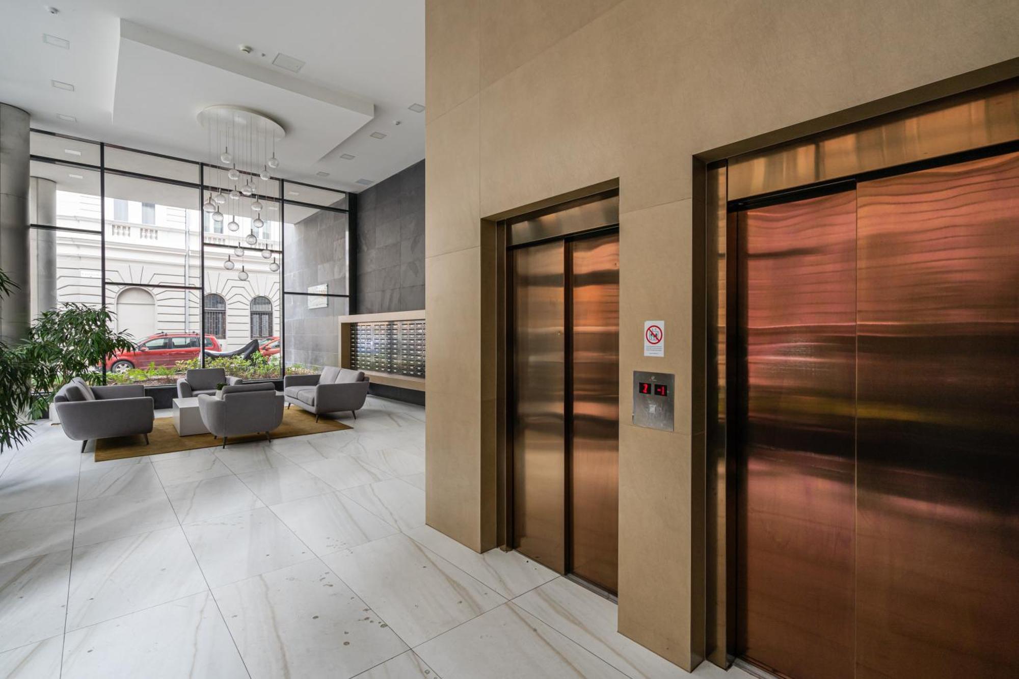 Blooming With Free Underground Parking Appartement *